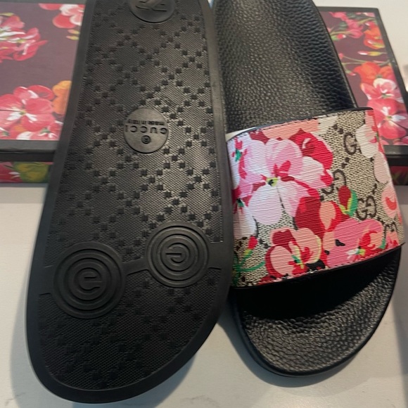 Brand new Betis Giamour/NS Gucci - Picture 3 of 3